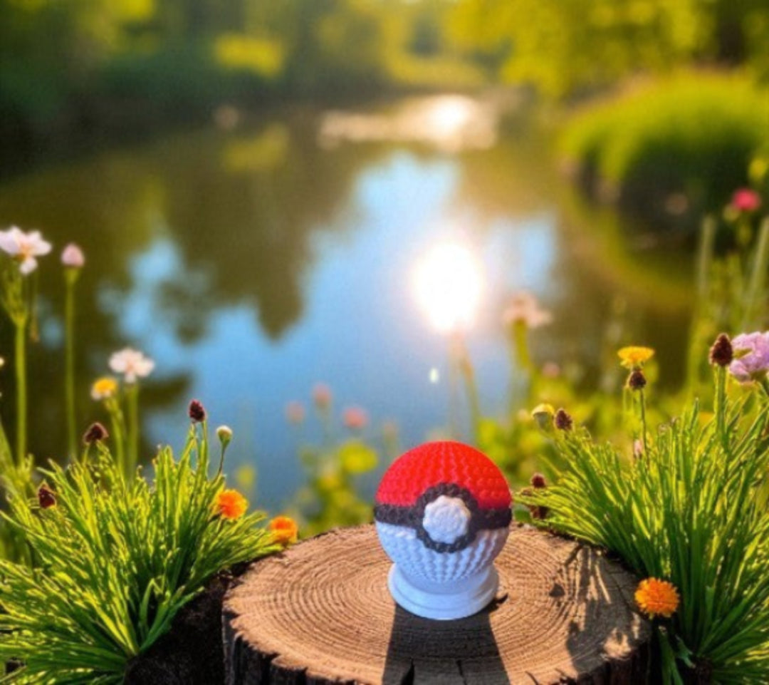 Knit‑Texture Poké-Ball Figurine     3D‑Printed Display with Base (Fan‑Inspired Collectible)